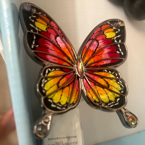 B&BW Wallflower Plug Embroidered Monarch Butterfly BBW NEW - Picture 2 of 5